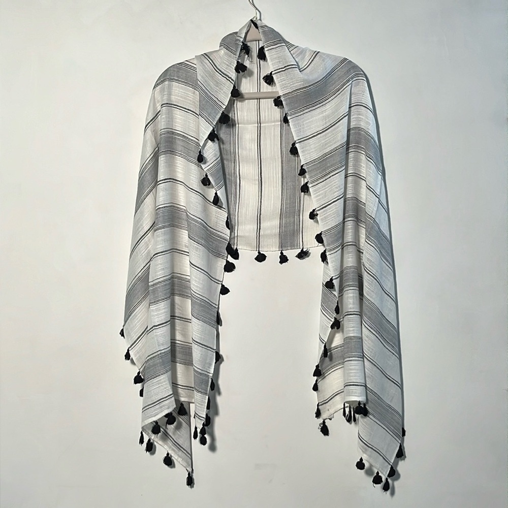 VIVANTE BY VSA Boho Beachy White Black Grey Stripe Tassel Edged 72" X 21" Scarf